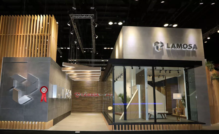 Porcelanite-Lamosa-booth-exterior