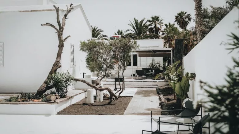 Ape Grupo Outdoor Patio