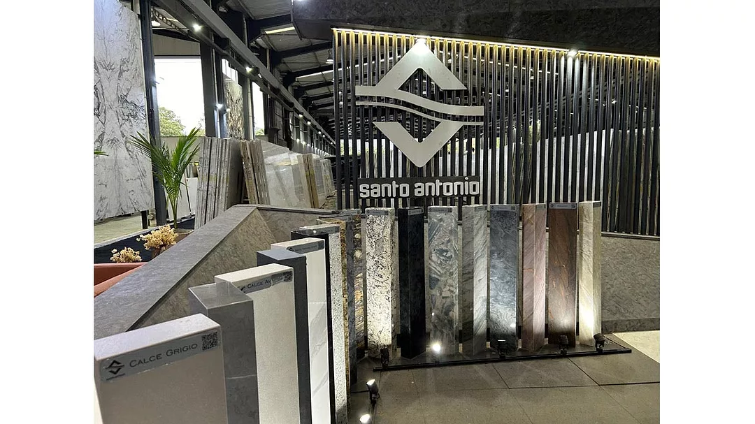 Santo Antonio showroom area